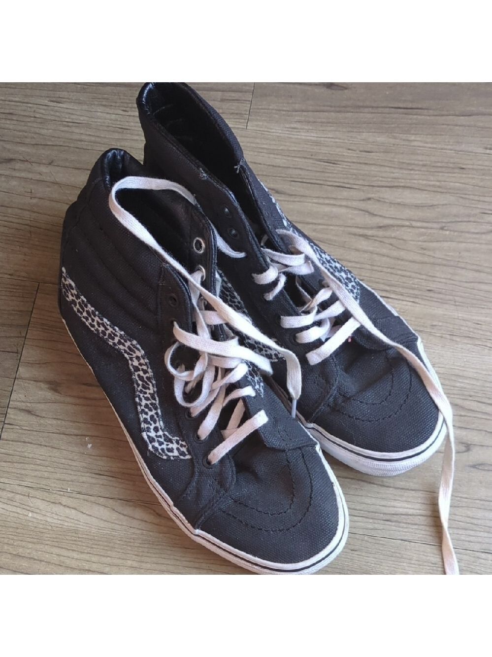 Vans Black‎ and White Low-Top Sneakers